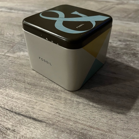 Beautiful Fossil watch with rose gold/rhinestones around the watch face ❤️ - Picture 4 of 7